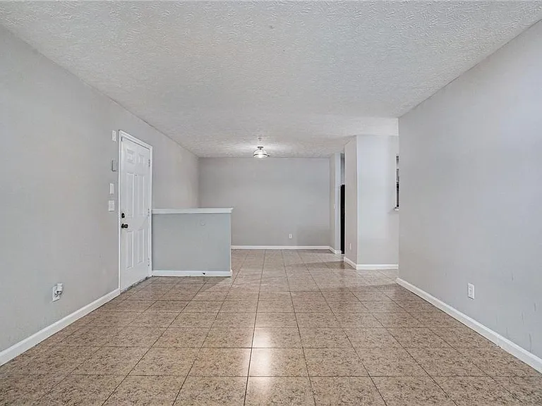 2102 Par Three Way — Photo 2
