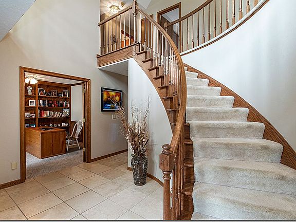 3rd image of 6713 Drawbridge Cir