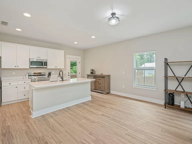 3168 Maple St — Photo 11