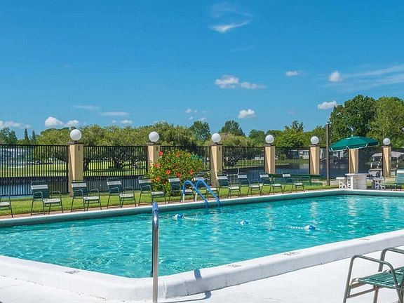 5th image of 785 Royal Palm Dr