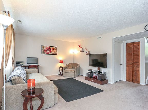 4th image of 1724 De Forest Ln