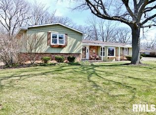 6506 N Robinwood Dr, Peoria, IL 61614