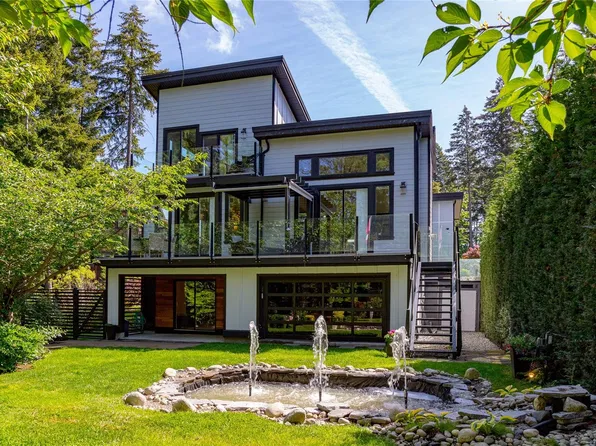 2044 Rivers Cross, Highlands, BC V9B 0S6