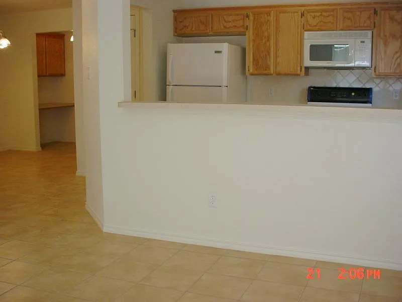 3 bed, 1320 sqft, $825 — Photo 3