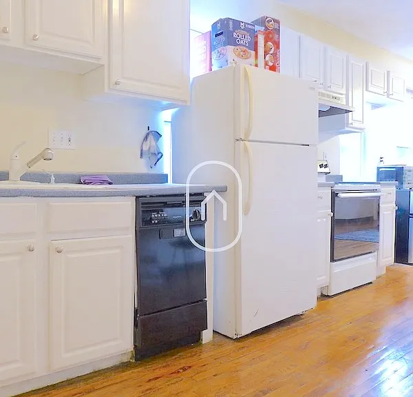 834 Huntington Ave — Photo 9