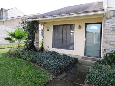 1st image of 101A Maplewood Dr APT 11