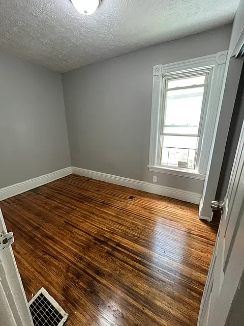 56 Cady St - Dn — Photo 2