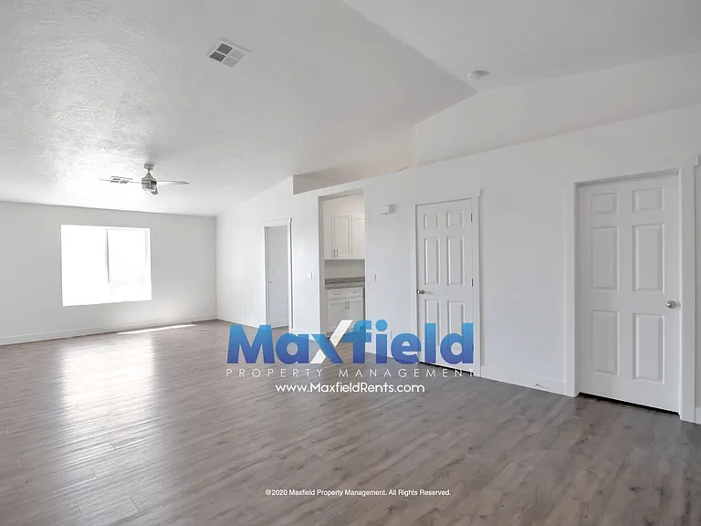 2737 E 750 N #3 — Photo 31