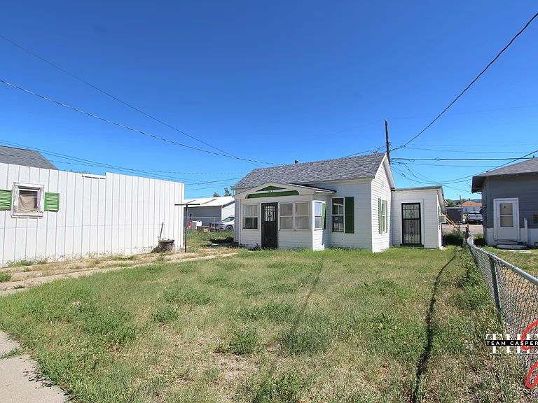 1013 E B St #1 — Photo 14