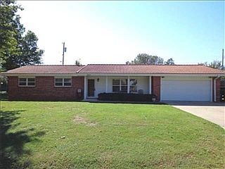 1st image of 211 Brent St