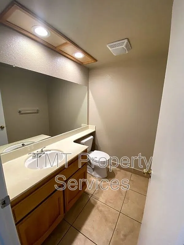 3 bed, 2.5 bath, 1512 sqft, $2,600 — Photo 3