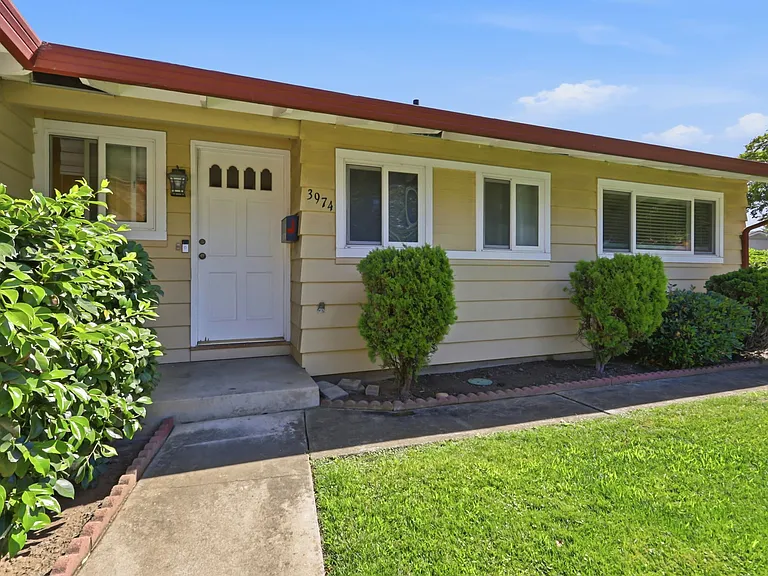 3974 Via Montalvo — Photo 3