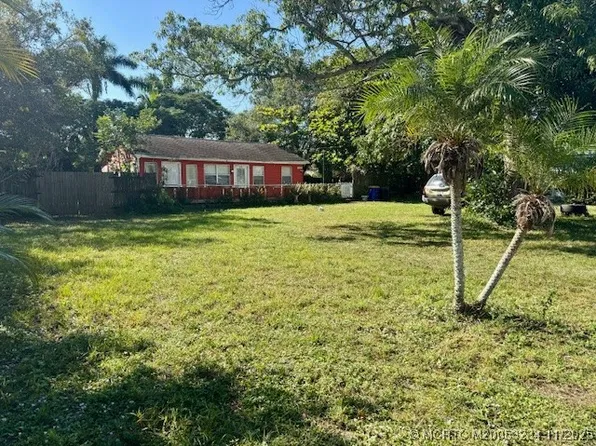 888 SW 28th St, Palm City, FL 34990