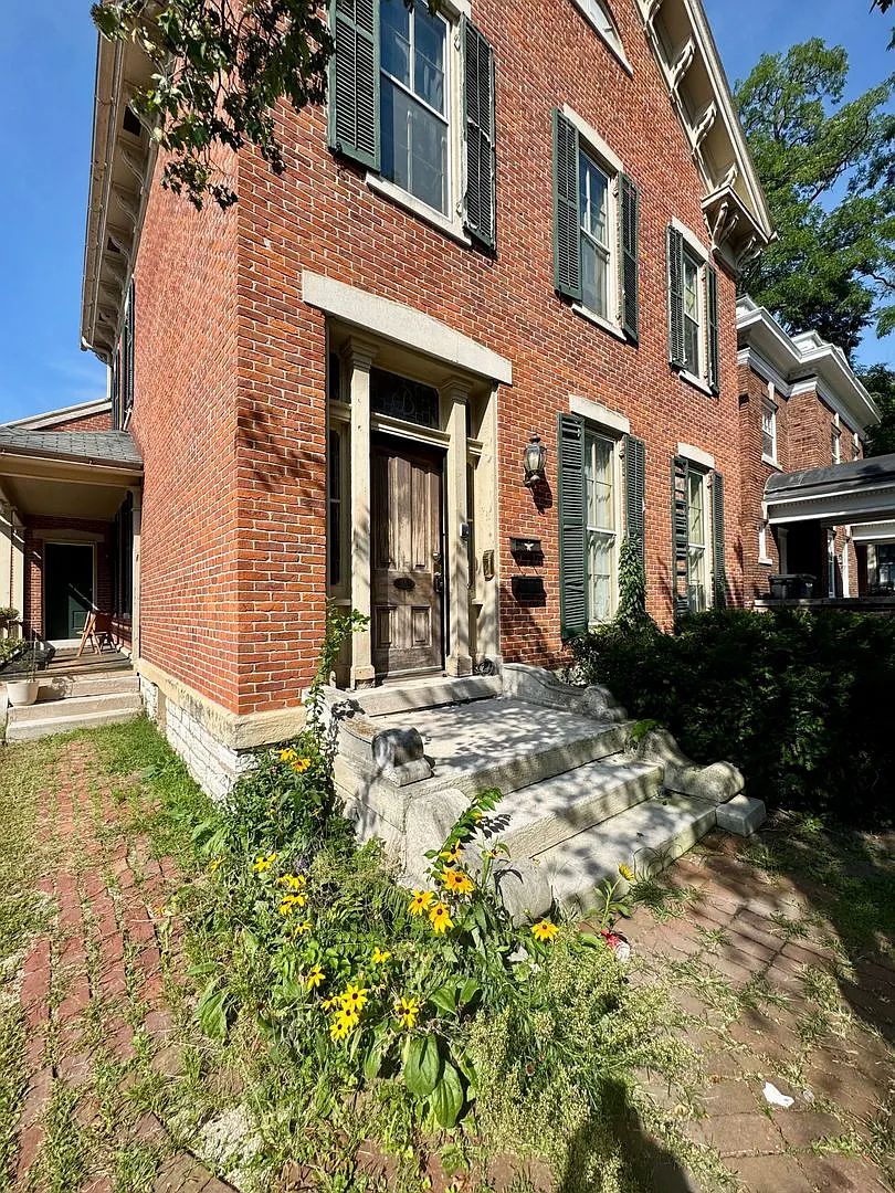 1202 Columbia Street — Photo 2