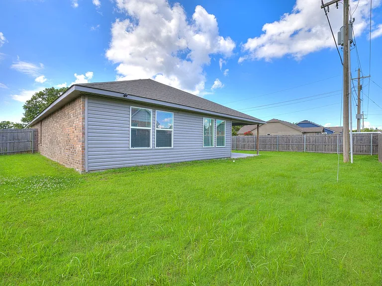 3102 Debbie Ln — Photo 52