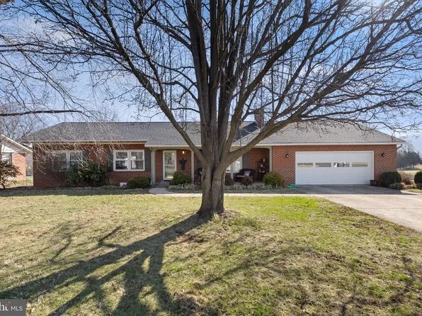 5 Fox Ln, Luray, VA 22835