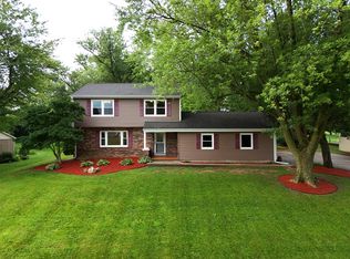 24049 Hillcrest Dr, Sterling, IL 61081