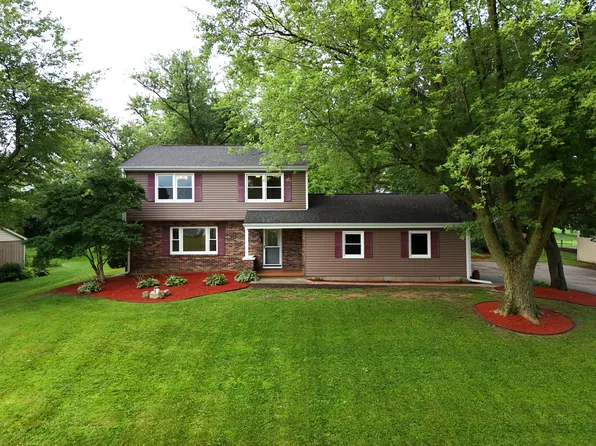 24049 Hillcrest Dr, Sterling, IL 61081