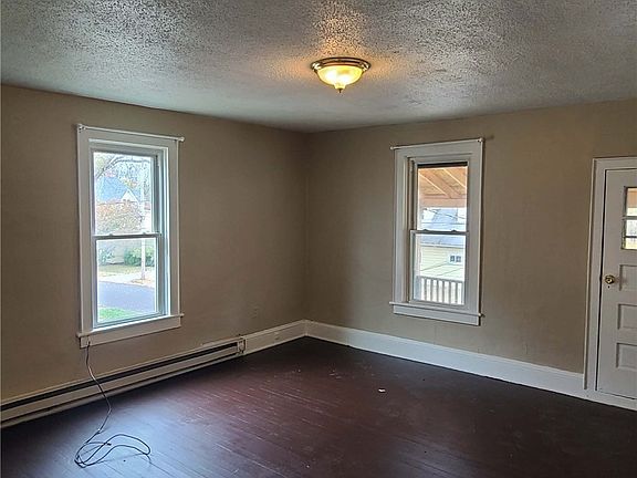 4th image of 82 Colfax St