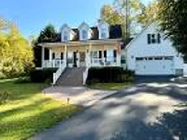 2 Mountaineer Way, Fayetteville, WV 25840