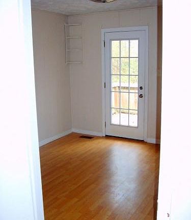 5th image of 91 White Oak St