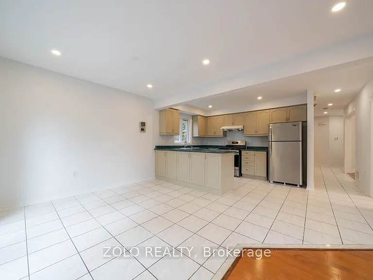 170 Widdifield Ave — Photo 8