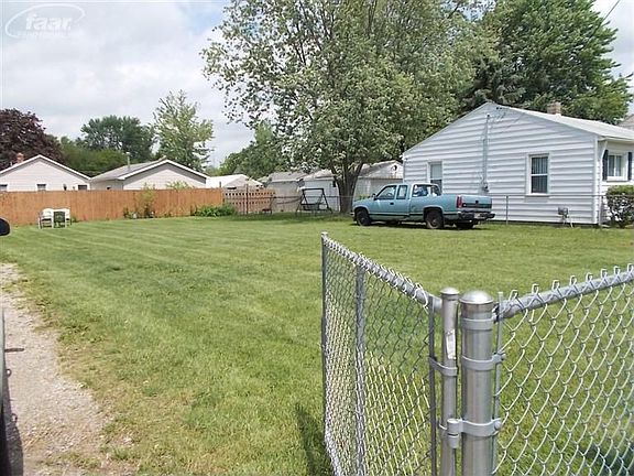 3rd image of 2055 Brady Ave