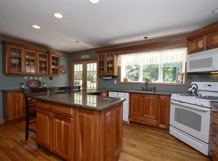 786 Park Ave, Belford, NJ 07718