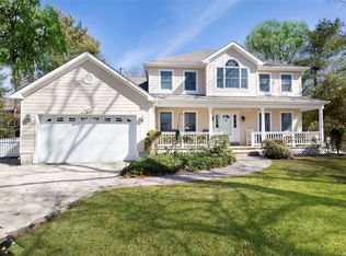 148 Big Fresh Pond Rd, Southampton, NY 11968