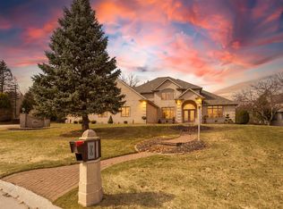 910 Kings Point Ct, Oneida, WI 54155