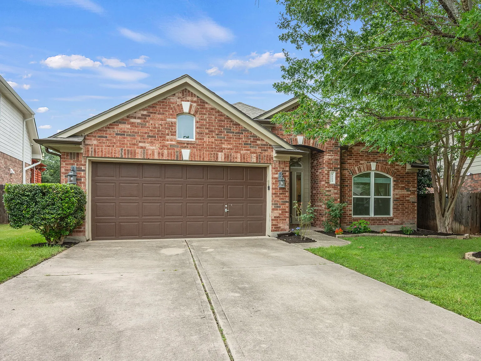 3 bed, 2310 sqft, $2,395 — Photo 2