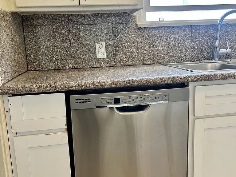 Cozy 1 & 2 bedroom in Beverlywood — Photo 11