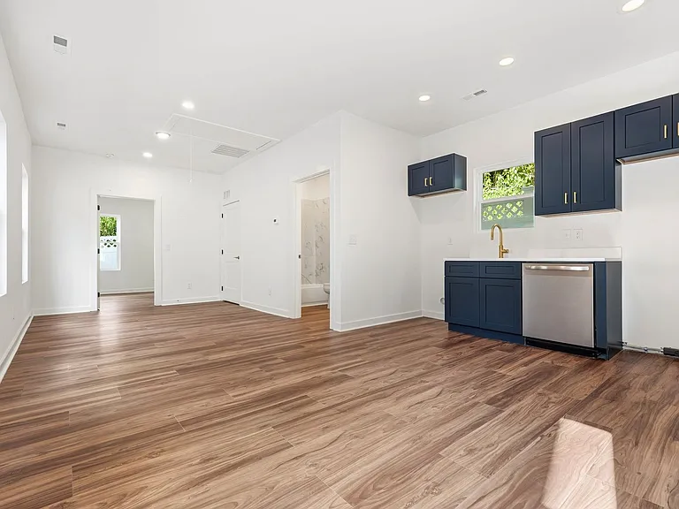 711 Gerard St #C — Photo 3