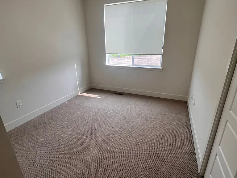 628 Discovery Pkwy — Photo 12