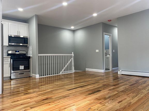 4th image of 556 Underhill Ave Floor 2
