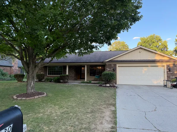 130 Lexington Ct, Zionsville, IN 46077