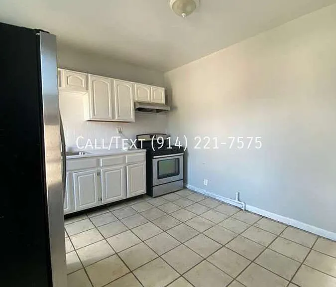 44 Vineyard Ave #1 — Photo 2