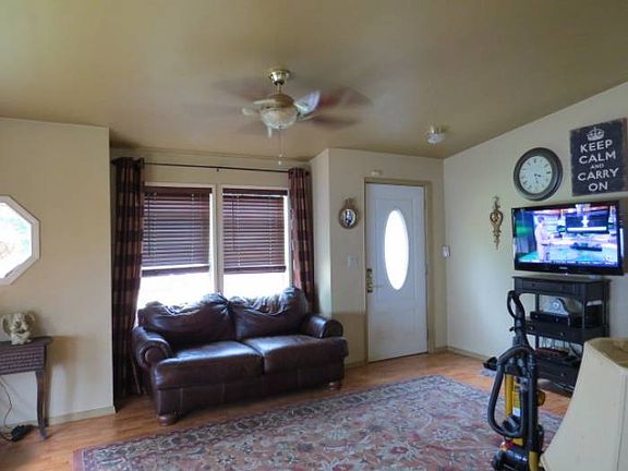 living room/laminate flrs