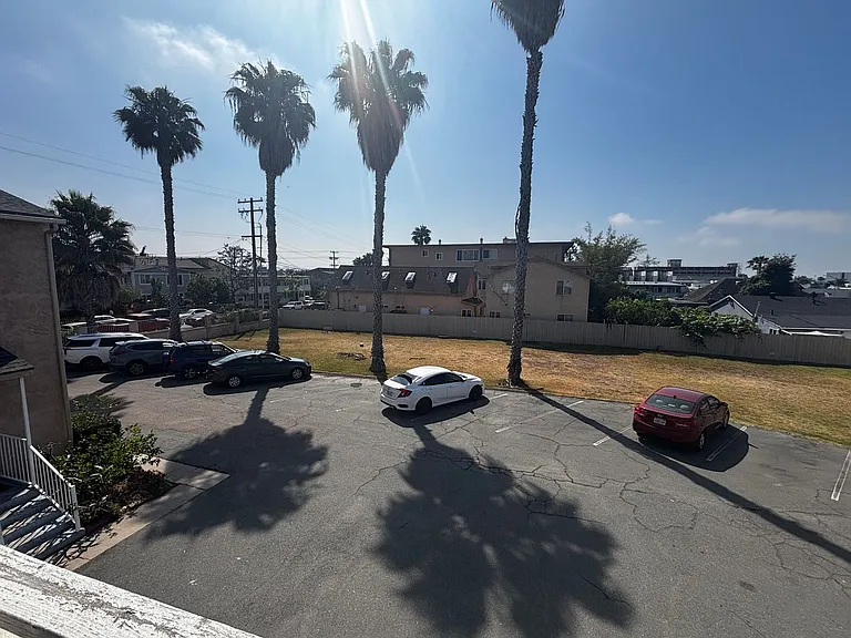 Charming and Bright 2 bed 1 bath in Point Loma — Photo 3