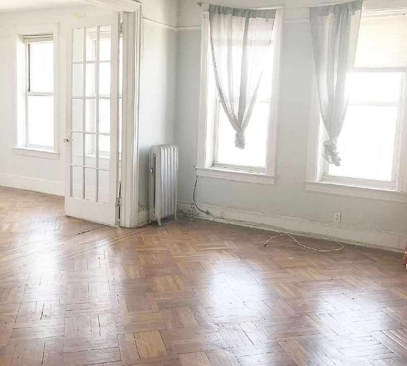 1st image of 3172 36th St APT 3R
