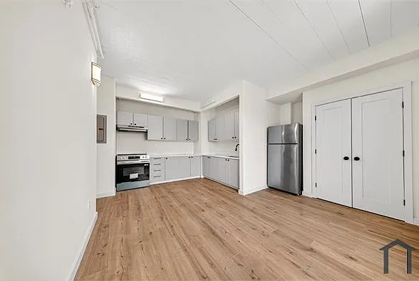1824 Anthony Ave #3-15 — Photo 2