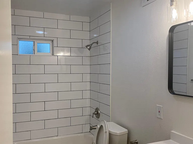 Bathroom 2 with tub
