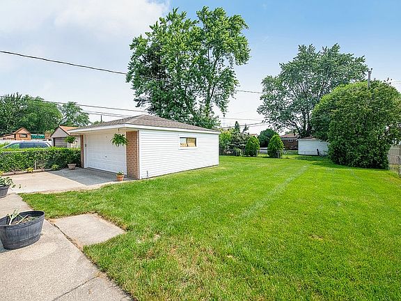 4th image of 30632 Roan Dr