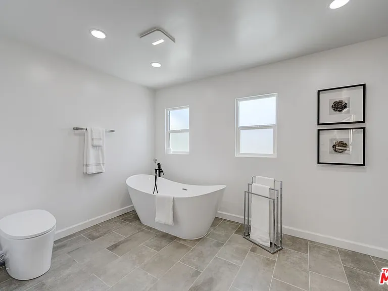344 S Camden Dr — Photo 17