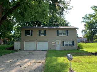 403 NE Richardson Pl, Lees Summit, MO 64086