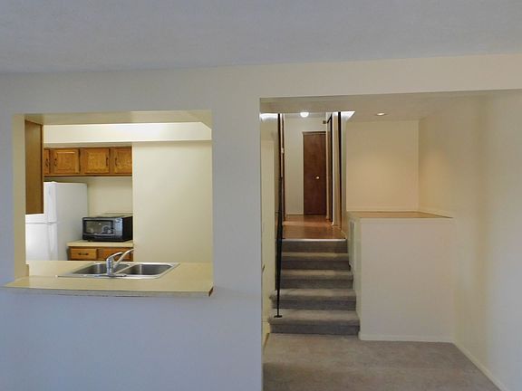 3rd image of 2203 W Faidley Ave APT 8