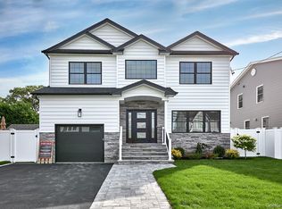104 Maeder Ave, Merrick, NY 11566