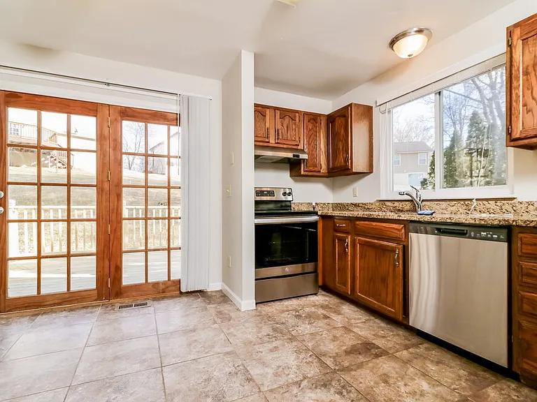 17 Hollow Tree Ct — Photo 10