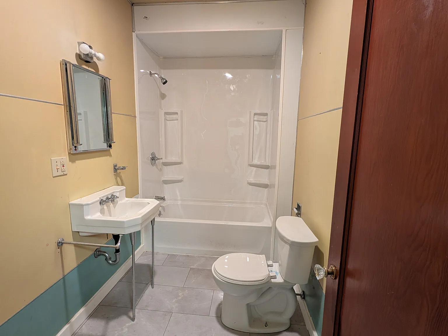 3 bed, 1100 sqft, $1,400 — Photo 3