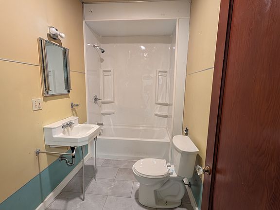 3rd image of 151 Stewart St #2